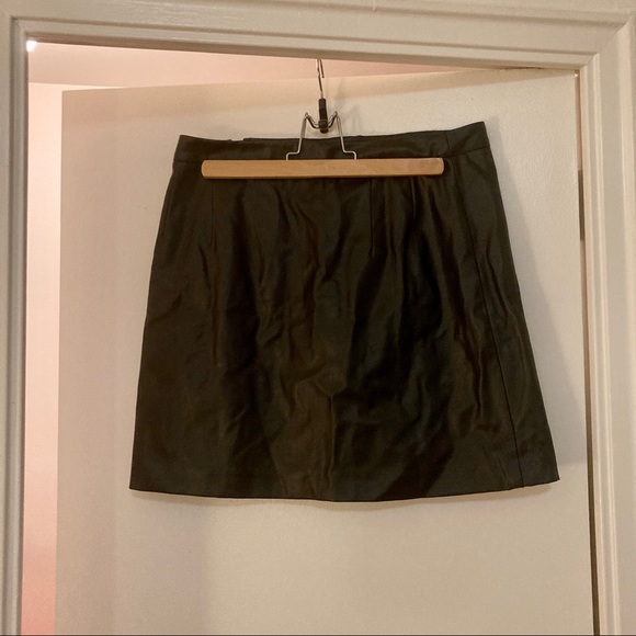 BANANA REPUBLIC black vegan leather zipper skirt - Picture 3 of 5